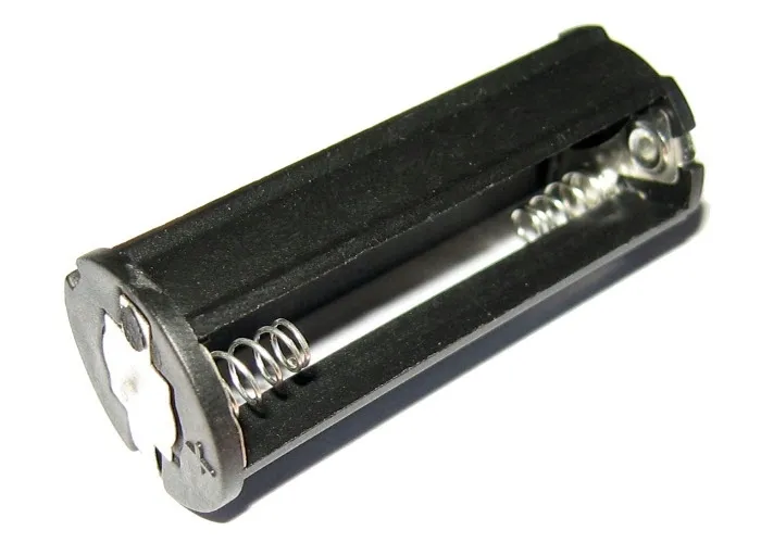 koszyk-baterii-r03x3-okragly-latarki