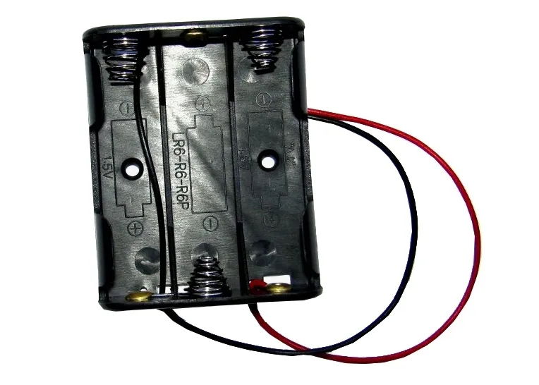 koszyk-baterii-r6-x3-przewody