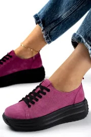 rozowe-sportowe-sneakersy-damskie-na-czarnej-podeszwie-39