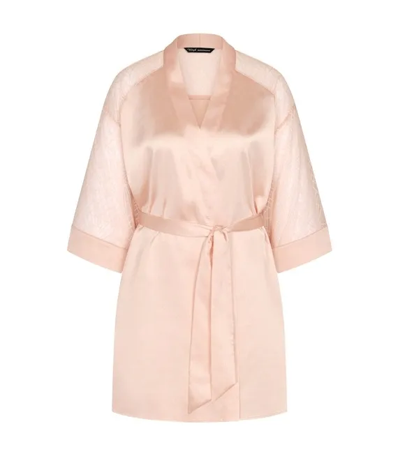 triumph-a-weekend-to-remember-robe-38