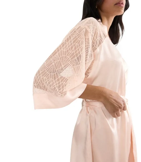 triumph-a-weekend-to-remember-robe-40