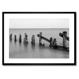 plakaty-w-ramie-70x50-drewniany-falochron-na-morzu