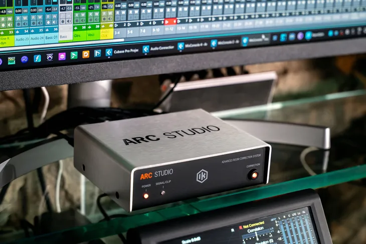 ik-multimedia-arc-studio-system-korekcji-akustyki