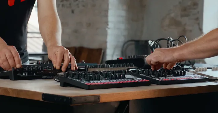 ik-multimedia-uno-synth-pro-x-syntezator-analogowy