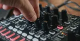 ik-multimedia-uno-synth-pro-x-syntezator-analogowy