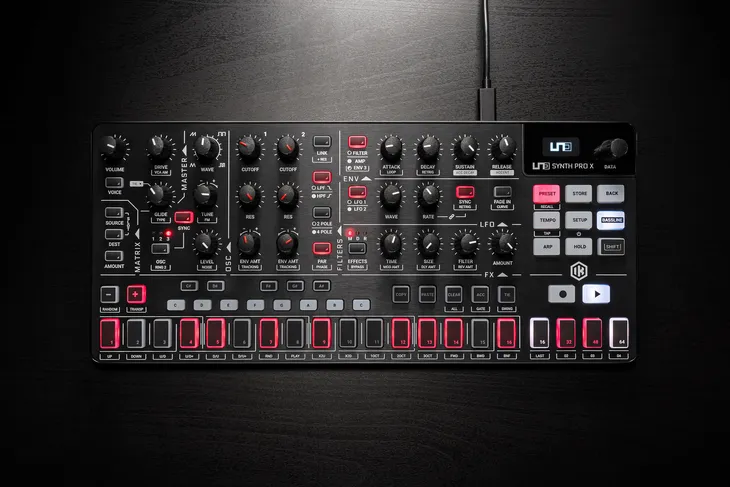 ik-multimedia-uno-synth-pro-x-syntezator-analogowy