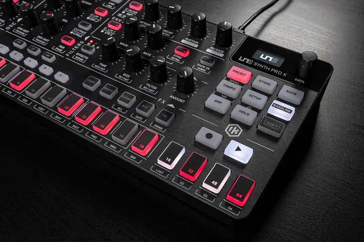 ik-multimedia-uno-synth-pro-x-syntezator-analogowy
