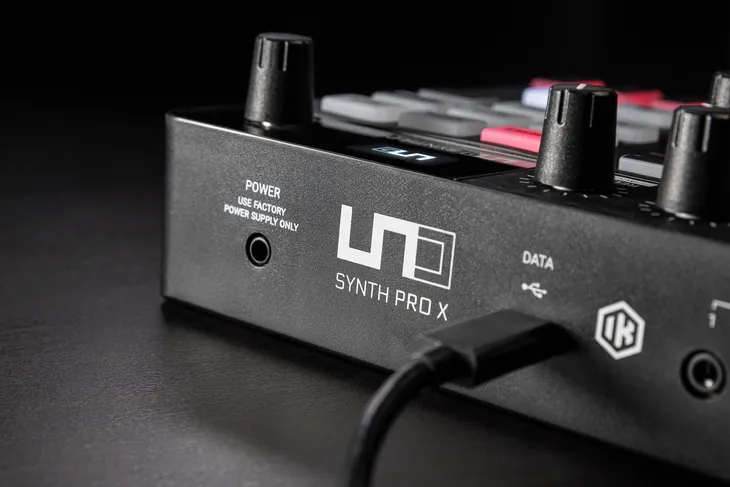 ik-multimedia-uno-synth-pro-x-syntezator-analogowy