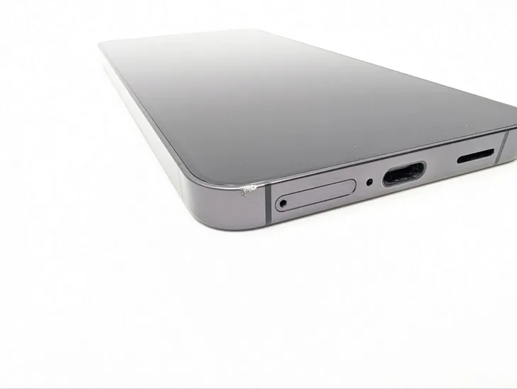 samsung-galaxy-s24-256gb-czarny-material-aluminium