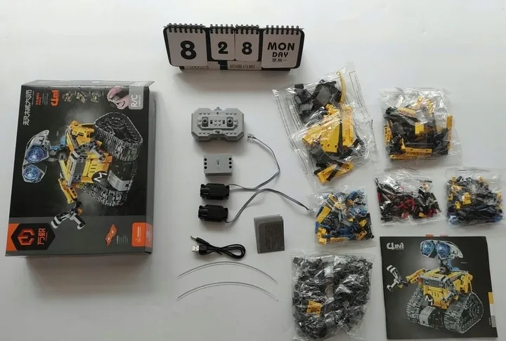 4w1-robot-transformujacy-sie-sterowany-przez-aplikacje-programowalny-stan-nowy
