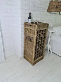 rustykalny-regal-na-wino-hampton-winiarka-z-rattanu