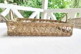 sliczna-rustykalna-taca-hampton-rattan-kolor-odcienie-szarosci-bezowy