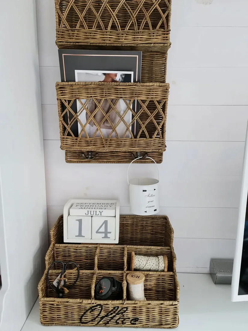 organizer-rattanowy-hampton-na-biurko