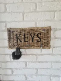 wieszak-rattanowy-hampton-na-klucze-odziez