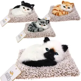 realistyczny-kotek-spiacy-na-poduszce-jak-zywy-miauczacy-figurka-prezent