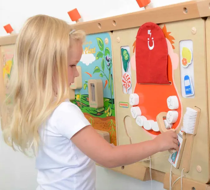 higiena-jamy-ustnej-scienna-tablica-sensoryczna-masterkidz-flex-plec-brak-informacji