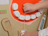 higiena-jamy-ustnej-scienna-tablica-sensoryczna-masterkidz-flex-wiek-dziecka-3-lata