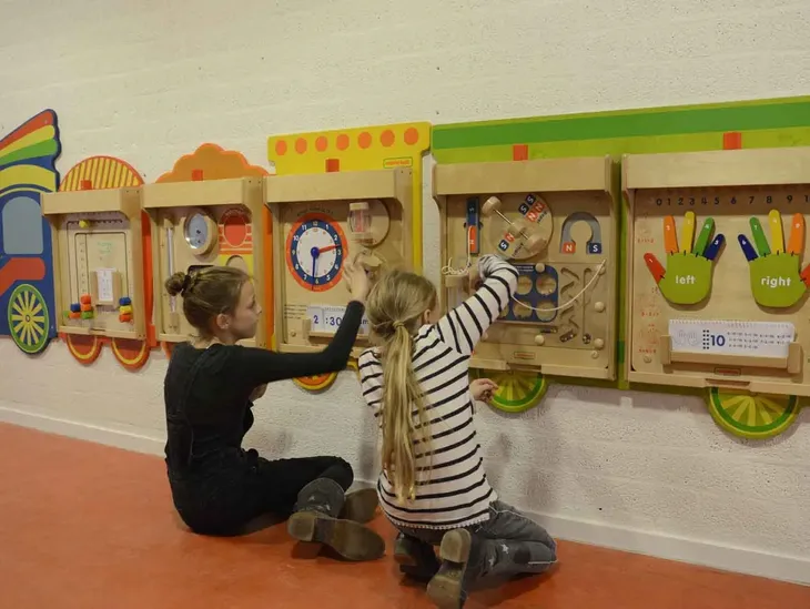 system-do-montazu-sciennych-tablic-edukacyjnych-masterkidz-flex-pociag-marka-inna