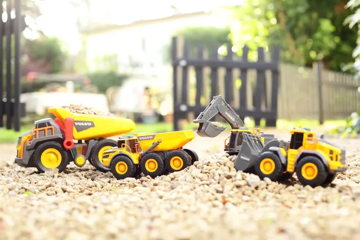 dickie-construction-spychacz-volvo-23-cm-kolor-dominujacy-odcienie-zoltego-i-zlota