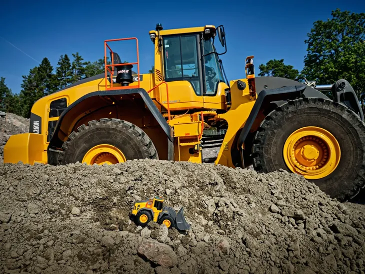 dickie-construction-spychacz-volvo-23-cm-stan-nowy-plec-chlopcy