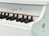 classic-world-pianino-biale-wiek-dziecka-18-m