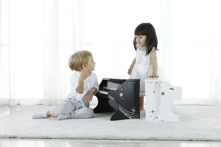 classic-world-pianino-biale-stan-nowy-rodzaj-pianinko