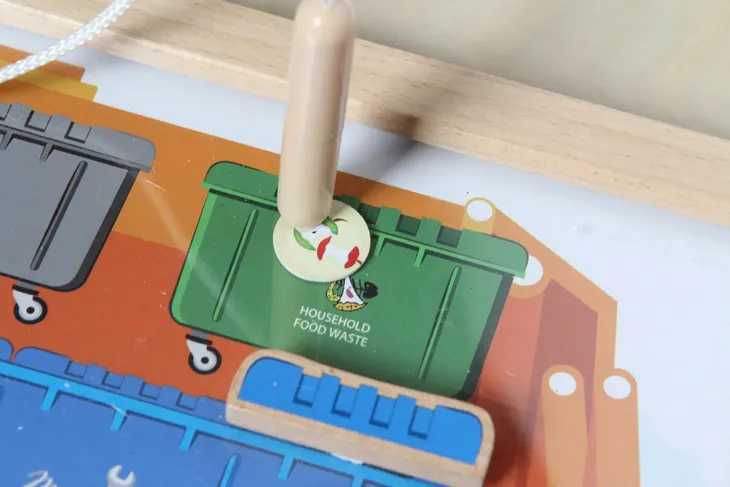 masterkidz-tablica-edukacyjna-segregacja-odpadow-wiek-dziecka-3-lata