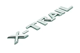 nissan-x-trail-emblemat-na-blotnik-klape