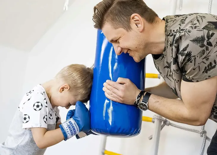 worek-bokserski-20-kg-kolor-dominujacy-niebieski-plec-kobieta-mezczyzna-dziewczynka-chlopiec