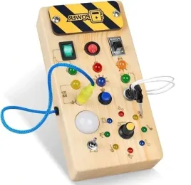 drewniana-tablica-manipulacyjna-montessori-wlacznik-swiatla-led-w051