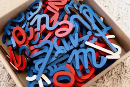 ruchomy-alfabet-montessori-litery-drewniane-102-szt-dla-dzieci