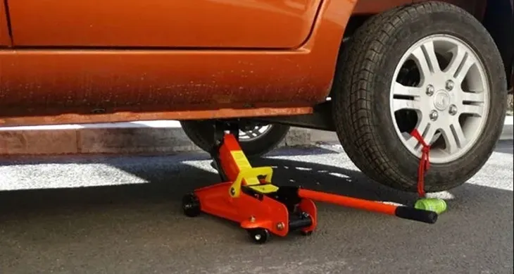 podnosnik-samochodowy-lewarek-hydrauliczny-zaba-2t-stan-nowy