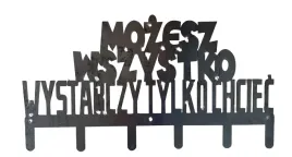 wieszak-na-ubrania-z-napisem-mozesz-wszystko