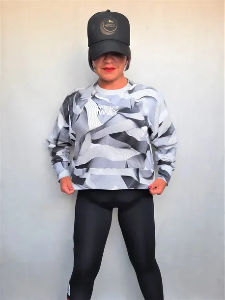 4f-bluza-damska-krotka-bld021-wzor-dominujacy-napisy