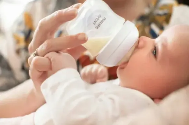 smoczek-philips-avent-silikon-1-m-marka-philips-avent-informacje-dodatkowe-brak