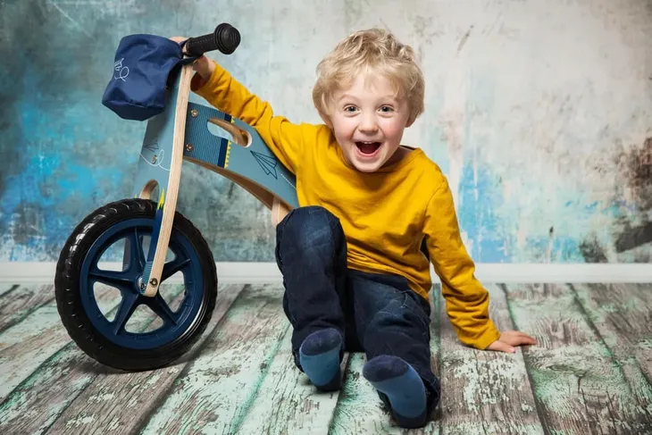 rowerek-biegowy-niebieski-small-foot-design-stan-nowy-kolor-niebieski