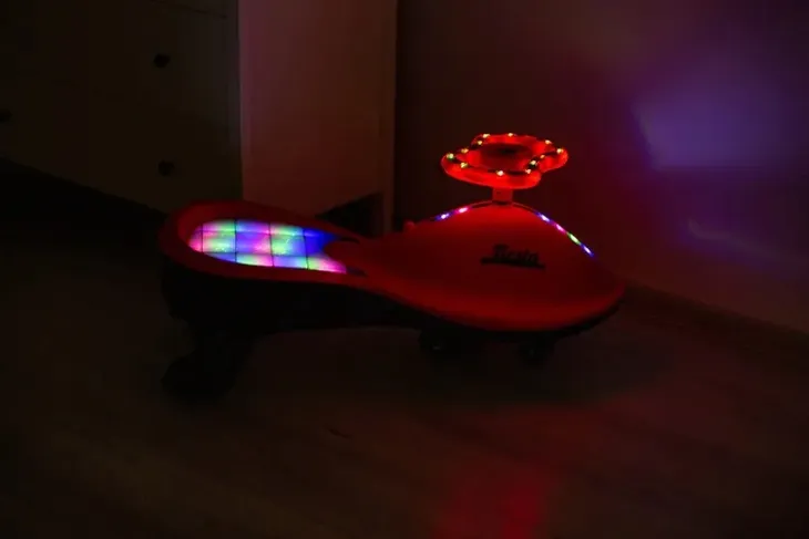 fiesta-jezdzik-grawitacyjny-red-wiek-dziecka-3-lata-kolor-czerwony