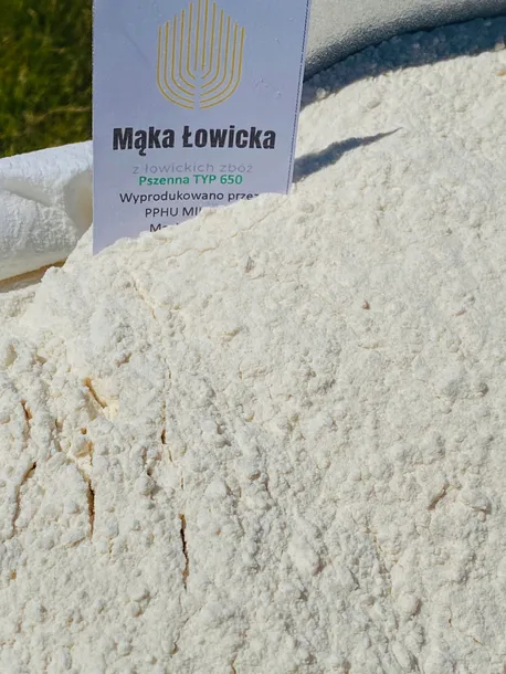 lowicka-chlebowa-maka-pszenna-typ-650-5kg-produkt-nie-zawiera-antyzbrylaczy-barwnikow-cholesterolu-gmo-konserwantow-oleju-palmowego-orzechow-tluszczy-trans-utwardzanych