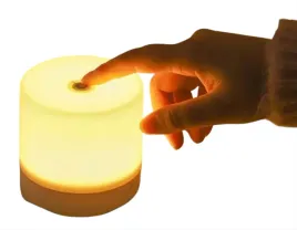 lampka-nocna-led-z-funkcja-zmiany-natezenia-swiatla