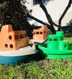 duzy-statek-z-recyklingu-dantoy-material-drewno