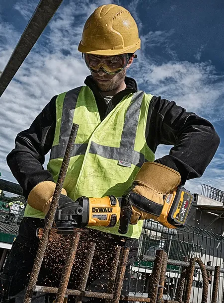 szlifierka-125-flexvolt-54v-2x6ah-dewalt-dcg418t2-marka-dewalt-moc-2300-w