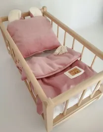 duza-kolyska-lozeczko-dla-lalek-z-piekna-poscielka