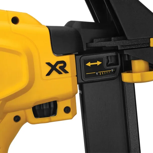 gwozdziarka-do-podlog-18v-2x2ah-dewalt-dcn682d2-kod-produktu-dcn682d2