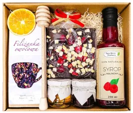 kosz-prezentowy-prezent-upominek-herbata-miod-czekolada-syrop