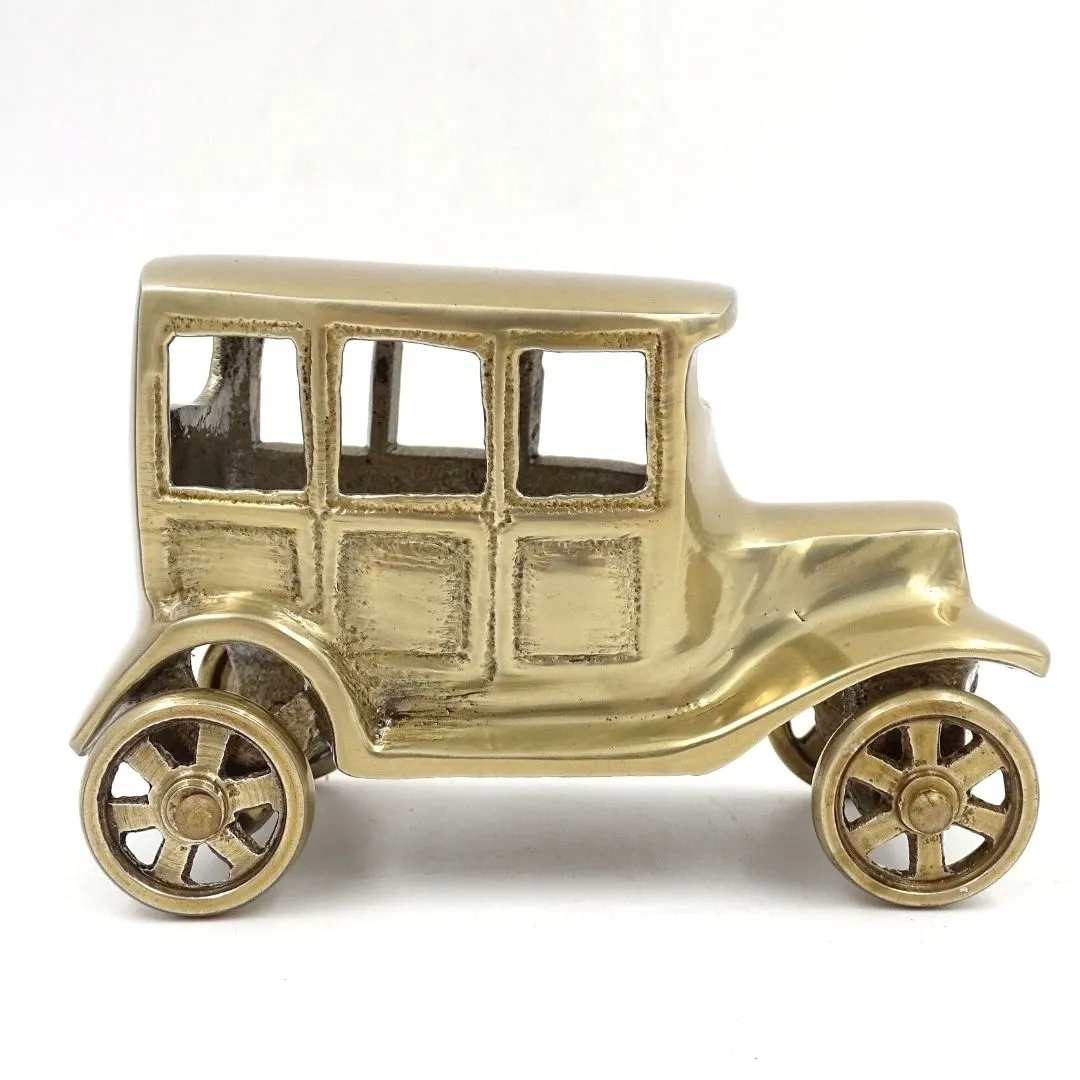 samochod-retro-model-metalowy-n796-stan-nowy