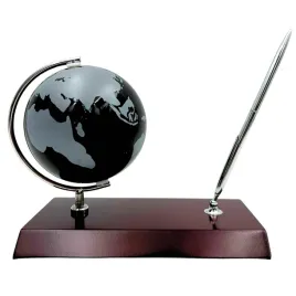 elegancki-zestaw-dekoracyjny-na-biurko-globus-stojak-na-dlugopis-wbk