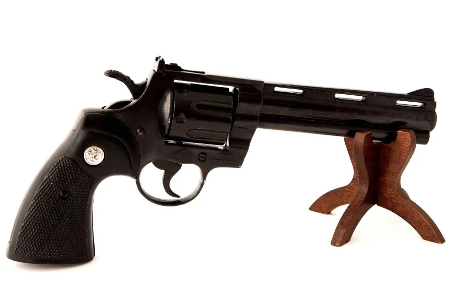 colt-python-357-magnum-z-6-calowa-lufa-denix-1050-stan-nowy