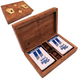 dwie-talie-kart-i-kosci-do-gry-w-pudelku-drewnianym-dnu-2790
