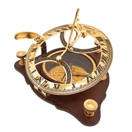 zegar-sloneczny-z-kompasem-na-drewnianej-podstawie-c064