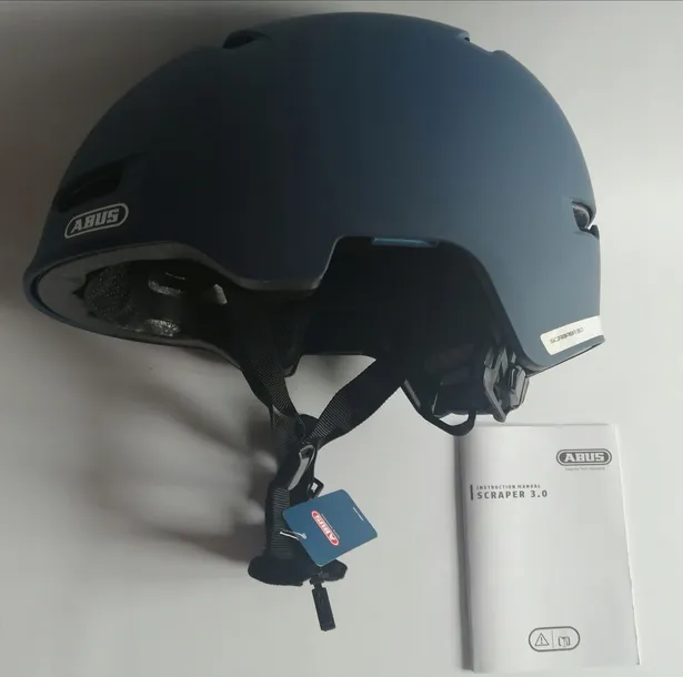 kask-rowerowy-abus-scraper-3-0-r-m-cechy-dodatkowe-elementy-odblaskowe-otwory-wentylacyjne-regulacja-rozmiaru-regulowane-paski